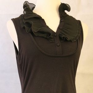 Sleeveless Ruffled Collar Shirt